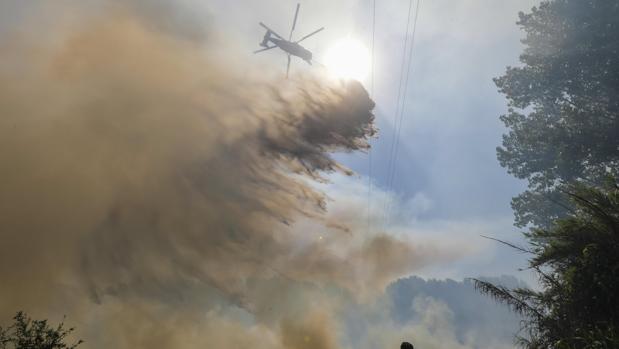 Fallece el piloto del helicóptero que se estrelló en Portugal mientras apagaba un fuego