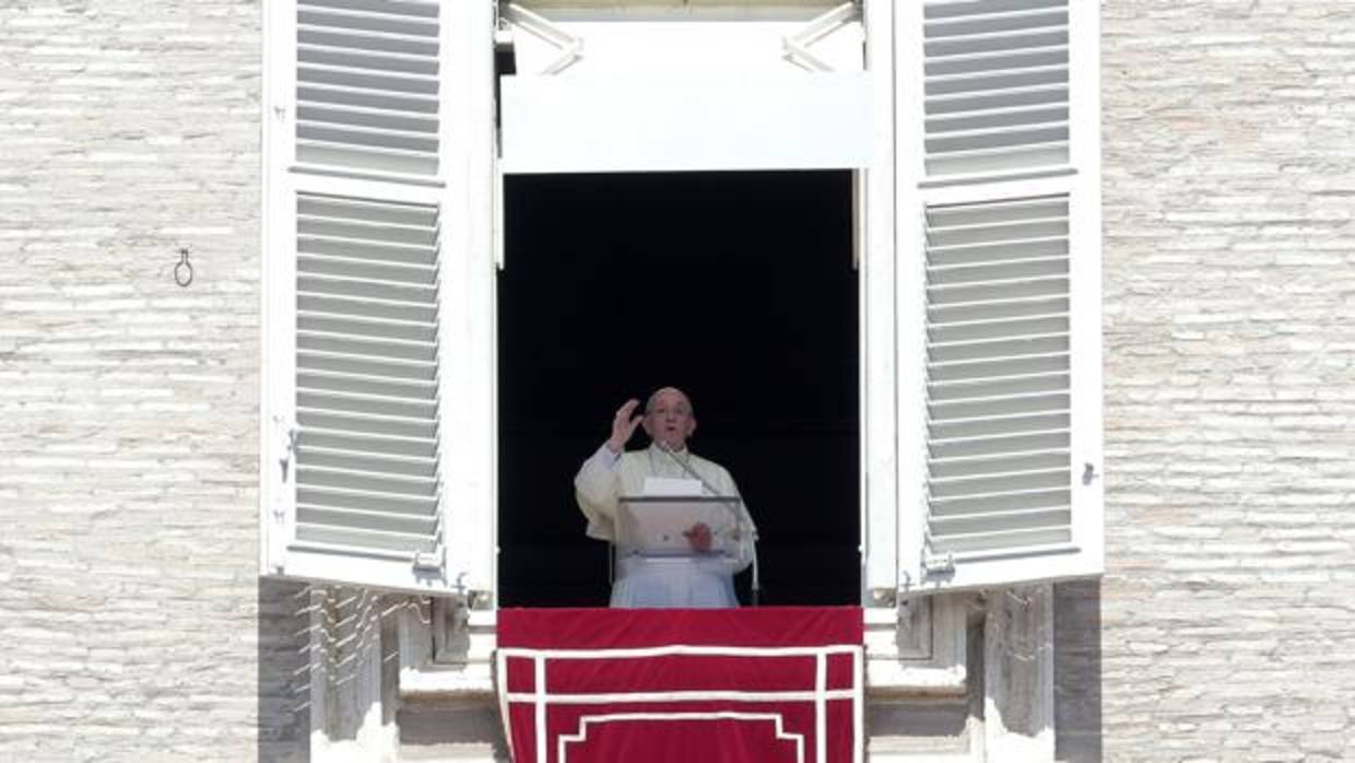 El Papa Francisco este domingo durante el rezo del Ángelus