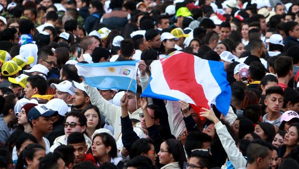 El Papa invita a los jóvenes colombianos a perdonar, y no ser esclavos de odios viejos