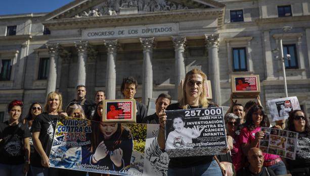 «Nuestros hijos se mueren y no es justo»: 257.000 firmas piden investigación contra el cáncer infantil