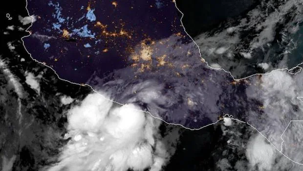 La tormenta Max gana fuerza mientras se acerca al estado mexicano de Guerrero