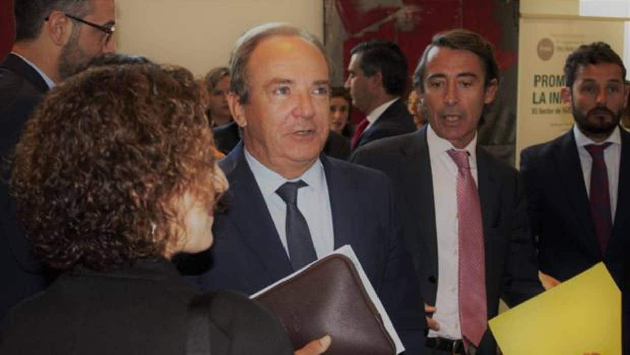 El secretario general del Ministerio de Sanidad, José Javier Castrodeza, acude al encuentro organizado por la Fundación Pons en Madrid