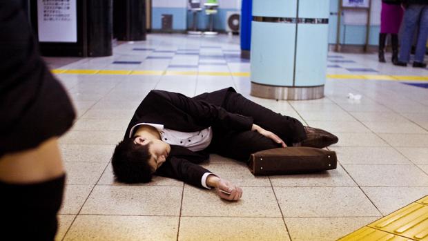 «Karoshi»: trabajar en exceso mata en Japón