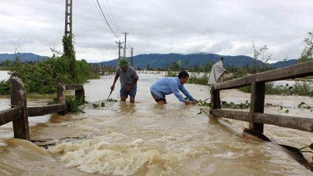 Al menos 54 muertos y 39 desaparecidos por las inundaciones en Vietnam