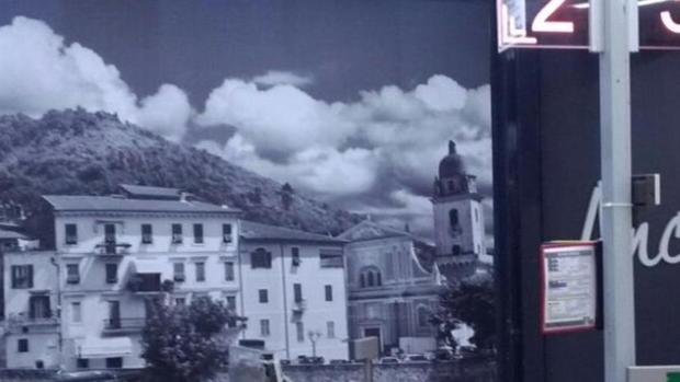 Un supermercado borra de un cartel la cruz de la Iglesia para no herir la sensibilidad de los musulmanes