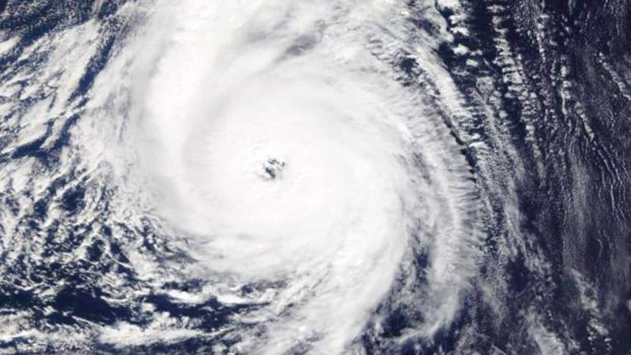 Una imagen de la Nasa muestra al huracán Ofelia al sur de las islas Azores