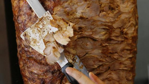 Detenidos 3 trabajadores de un kebab por intoxicación de comida con raticida