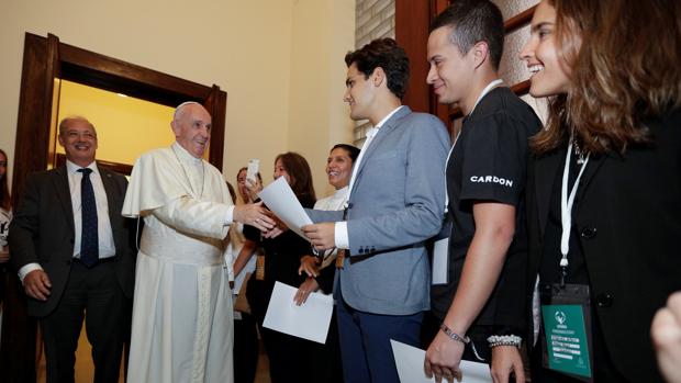 El Papa escucha a los jóvenes en la red de «Scholas Occurrentes»