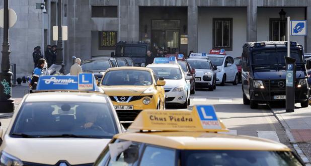 Las autoescuelas piden que se privatice parcialmente el servicio de examinadores de tráfico