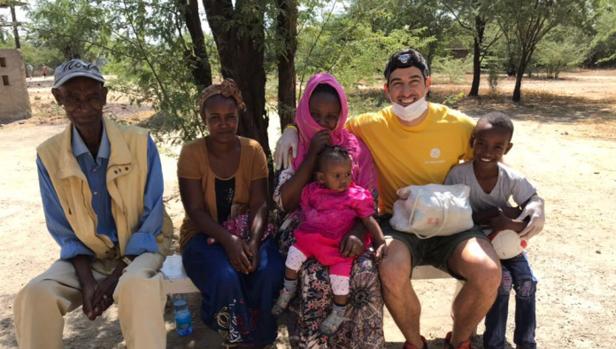 Llegada a Metahara: comemos por fin la injera, base de la comida etíope