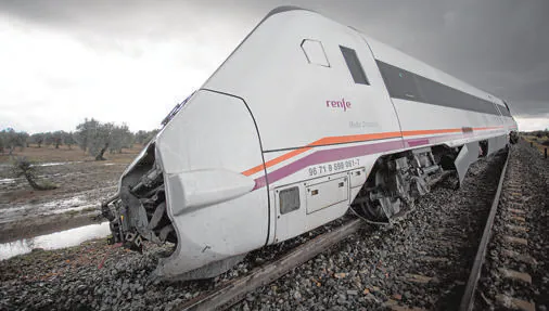Descarriló un tren que realizaba el trayecto entre Málaga y Sevilla por el fango acumulado en la vía