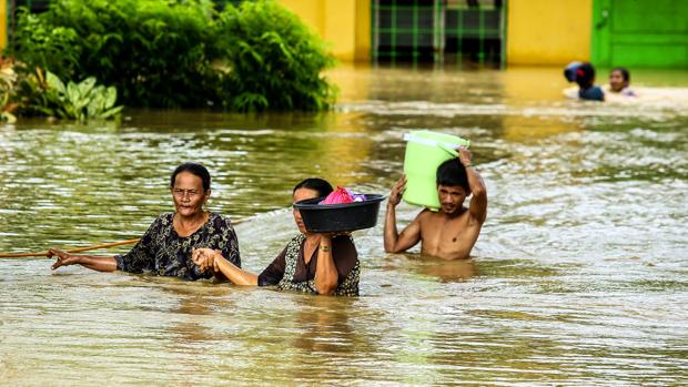 Evacúan 650.000 personas en Vietnam por la tormenta Tembin, que ha dejado 240 muertos en Filipinas