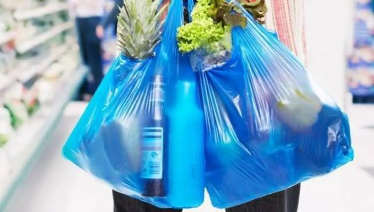 El tripartito de Palma prohíbe el uso de bolsas de plástico en todo el consistorio