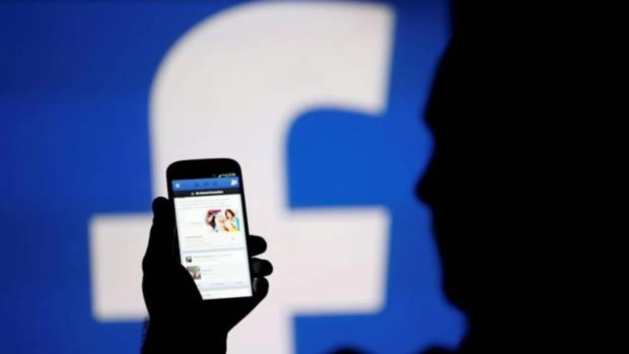 Condenan a una madre por subir fotos de su hijo a Facebook