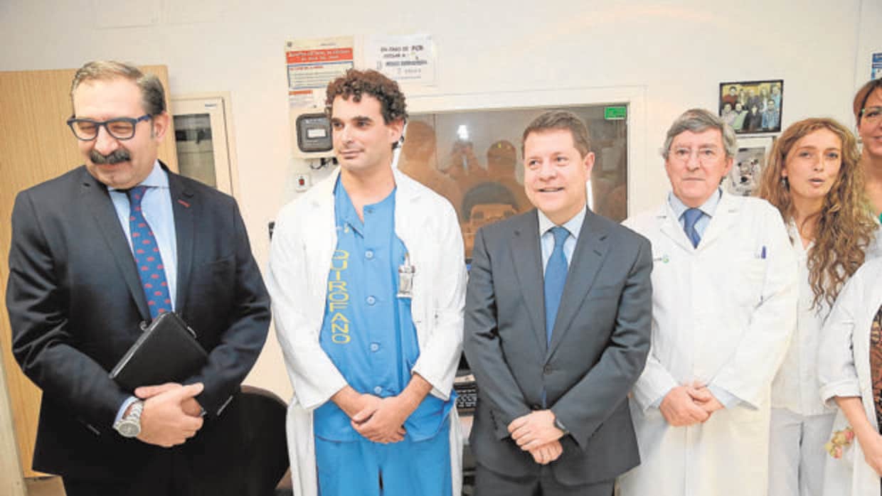Page en una visita a un centro hospitalario de Castilla-La Mancha