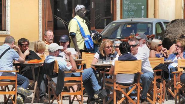 El juez avala el despido de un camarero de un bar de Palma por no compartir las propinas en el bote común