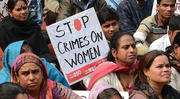 India llora y condena la violación de un bebé de ocho meses