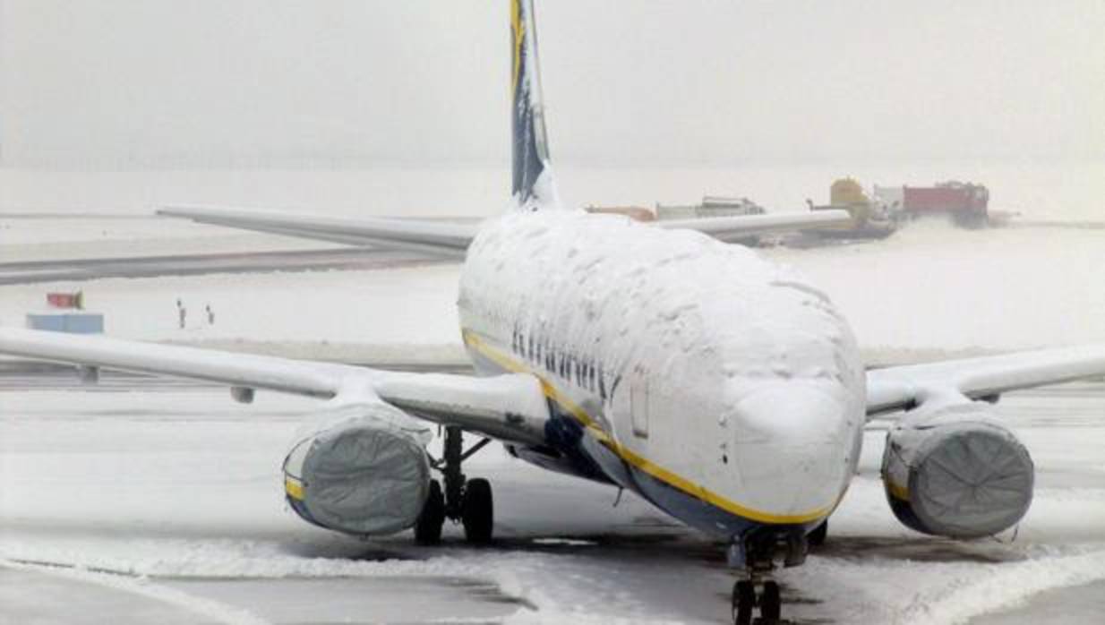 El proceso de deshielo de un avión puede durar entre tres minutos y una hora, según Iberia