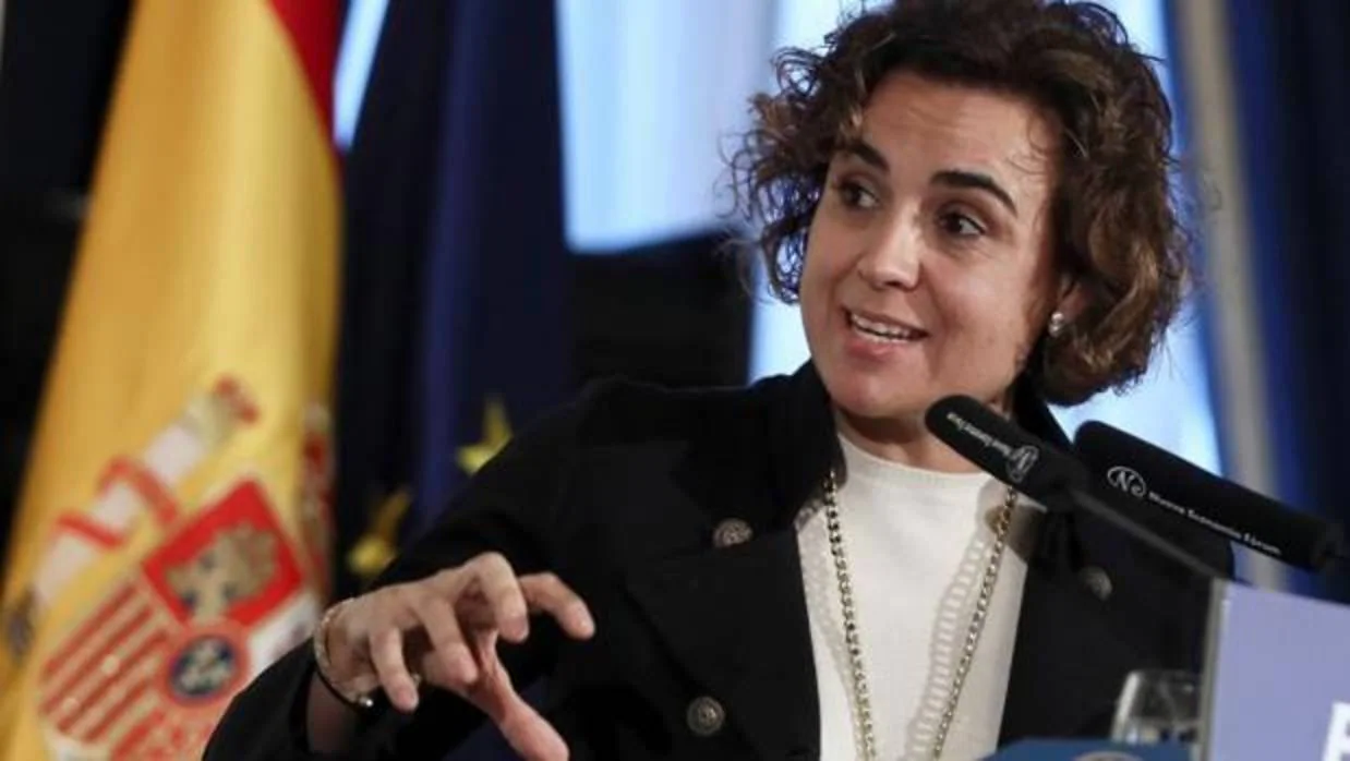 La ministra de Sanidad, Servicios Sociales e Igualdad, Dolors Montserrat, presenta el desayuno informativo de Forum Europa