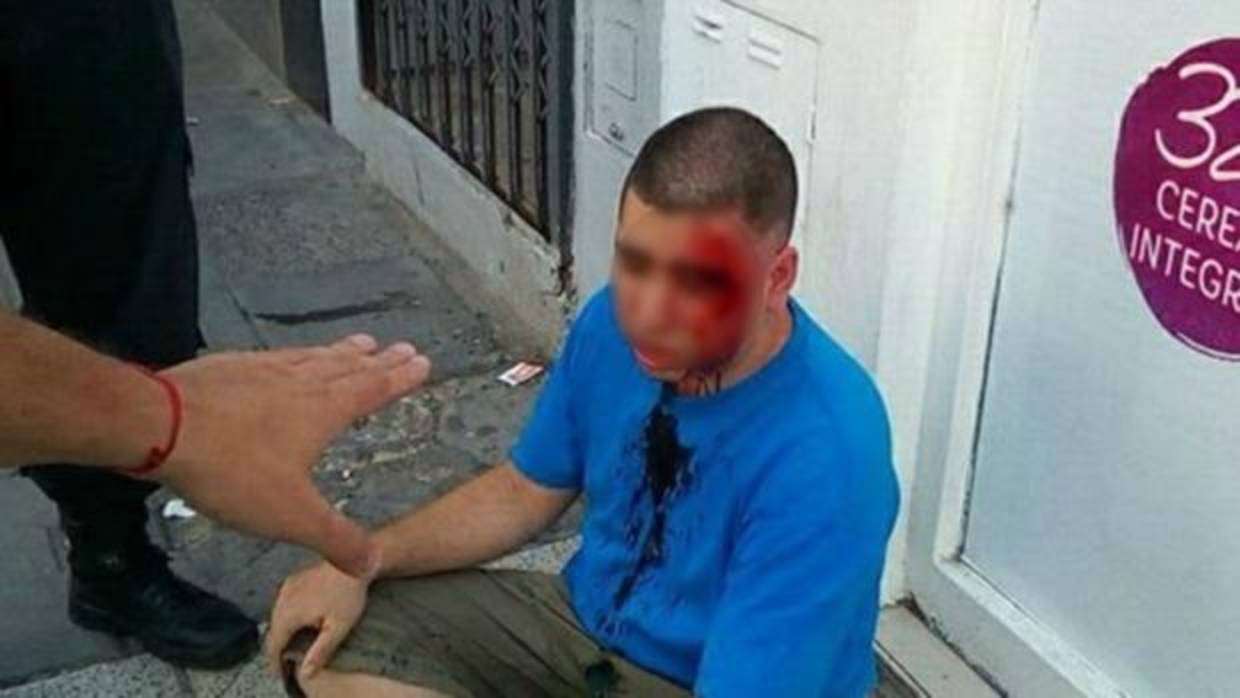 El padre de la niña fotografió al presunto acosador tras agredirle