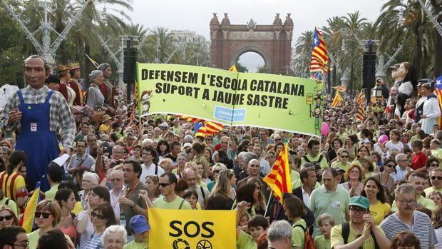 El Gobierno estudia recurrir al 155 para proteger el castellano en los colegios catalanes