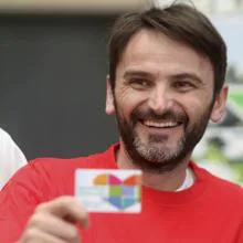 El actor Fernando Tejero recogió su carnetde donante de órganos en el Hospital Reina Sofía de Córdoba