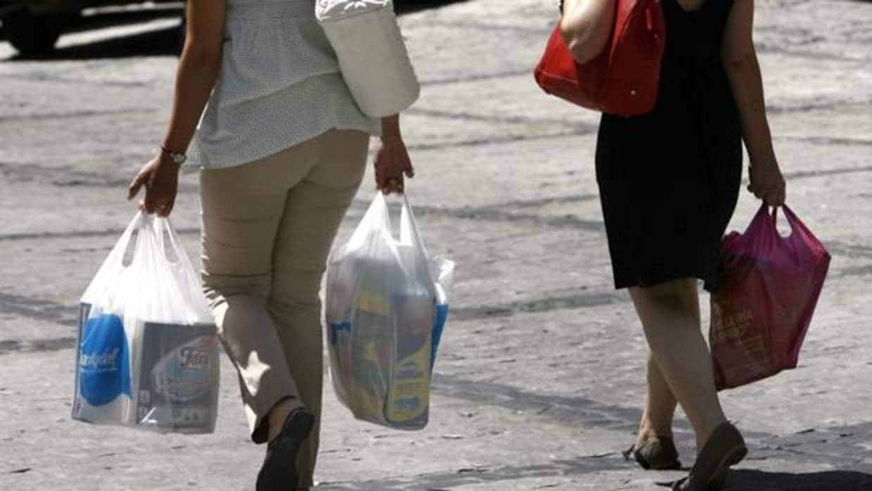 Se retrasa la prohibición de distribuir las bolsas de plástico gratis
