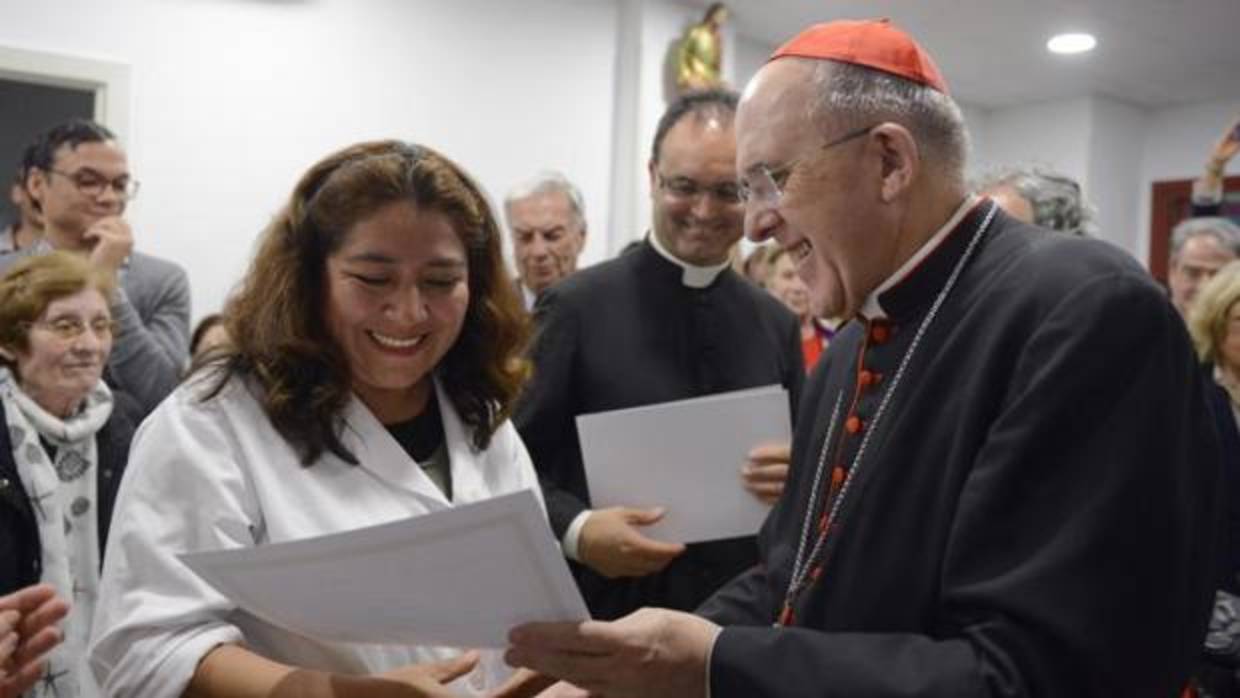 El cardenal Osorio visita las nuevas estancias del comedor social de la Parroquia San Ramón Nonato
