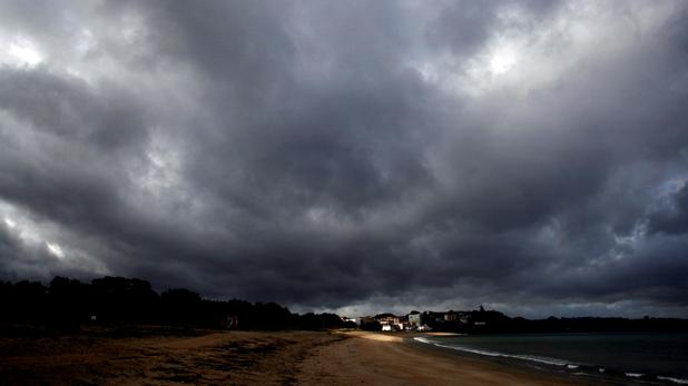 La peor borrasca de las últimas semanas, Félix, sacudirá con fuerza a Galicia y Andalucía