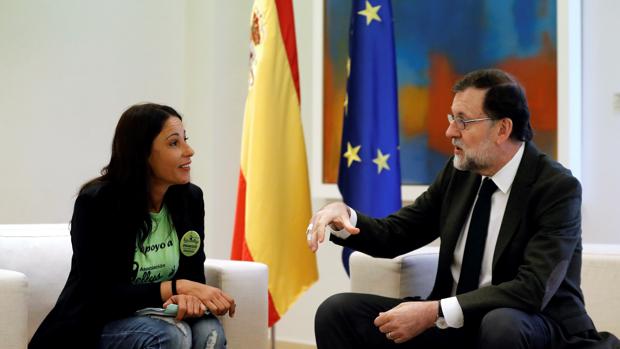 Las «kellys» le enseñan la faja a Rajoy