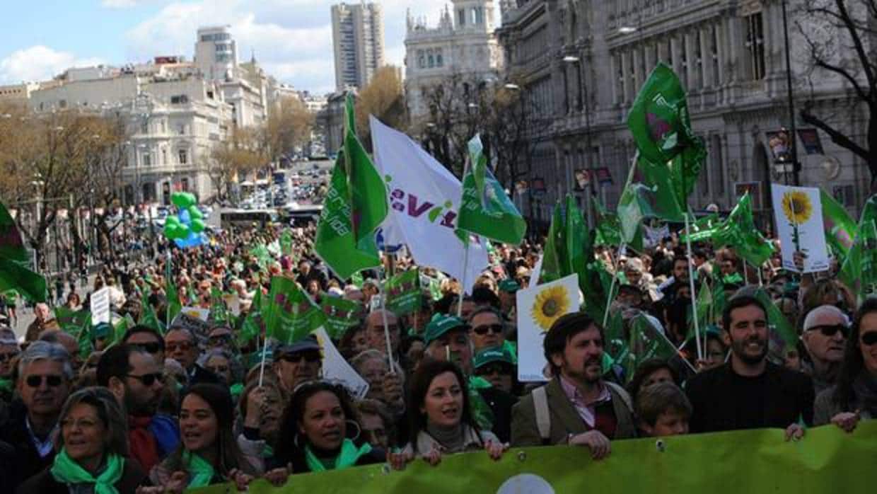 Suelta de globos al final de la jornada «Sí, a la vida», celebrada este domingo en el centro de Madrid