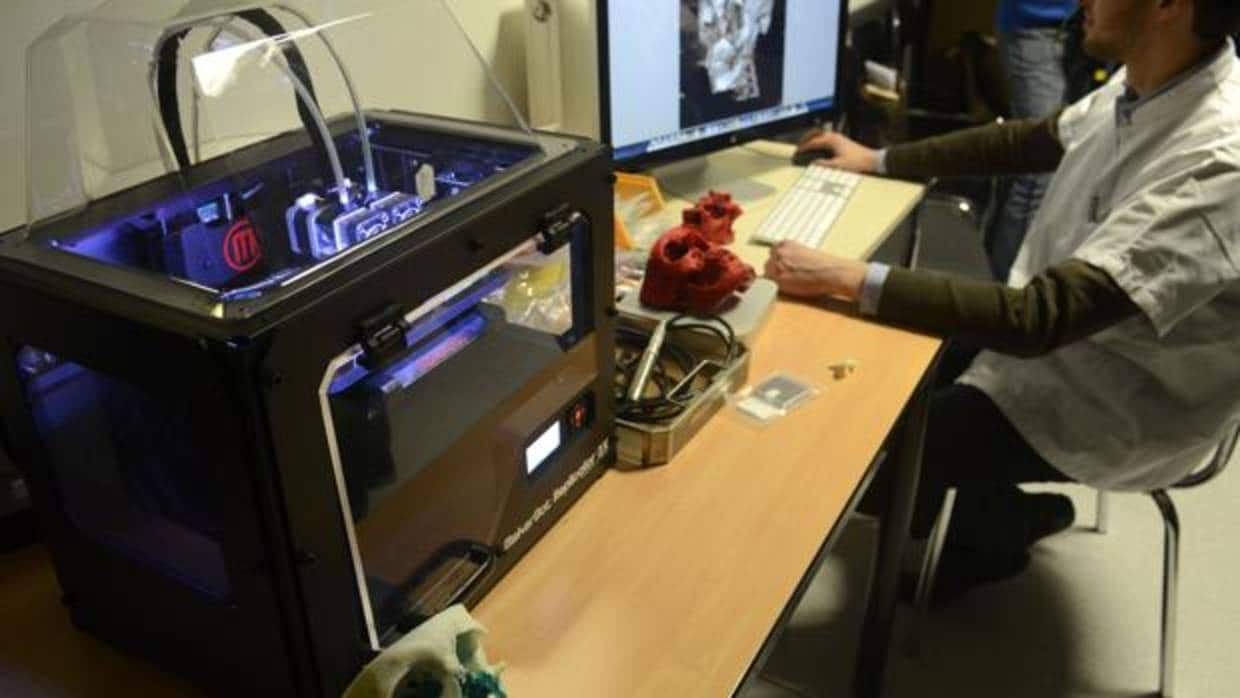 Impresora 3D en funcionamiento