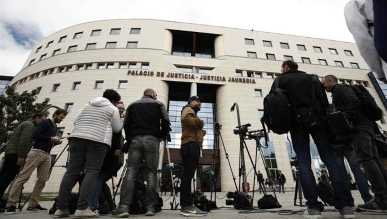 Periodistas pendientes de la sentencia de «La Manada»