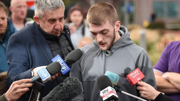 Los padres de Alfie Evans se rinden y piden privacidad para poder acompañar a su hijo