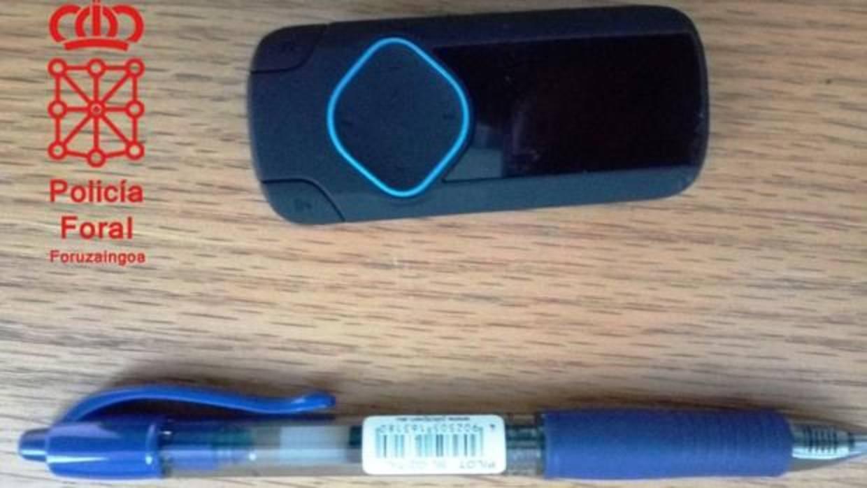 Un MP3 y un bolígrafo: descubren a un aspirante de oposición de Hacienda copiando