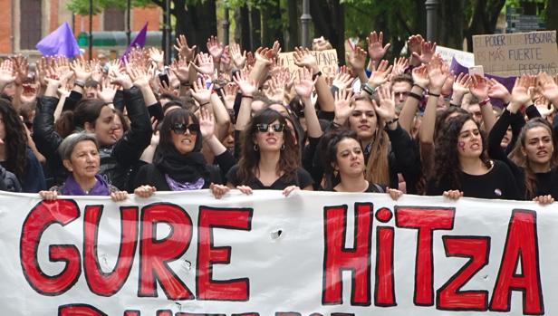 Más de 30.000 personas se manifiestan en Pamplona contra la sentencia de «La Manada»