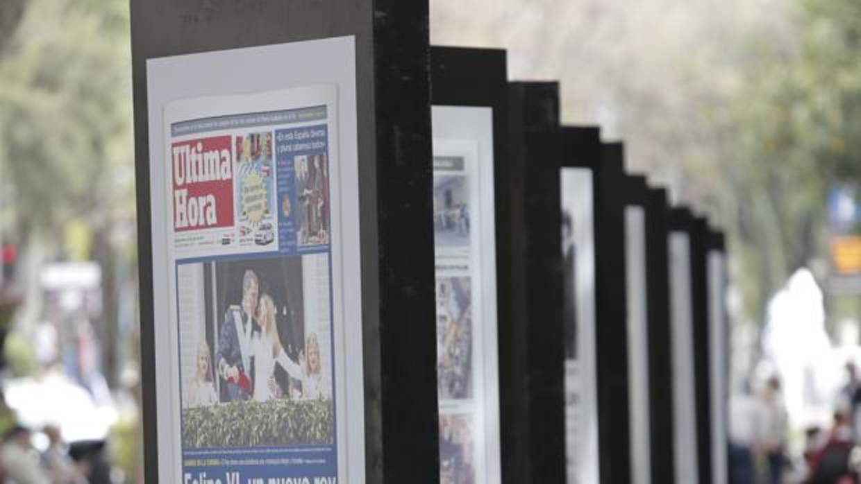 Estos días puede verse en las calles de Palma una muestra con las principales portadas del diario desde su creación