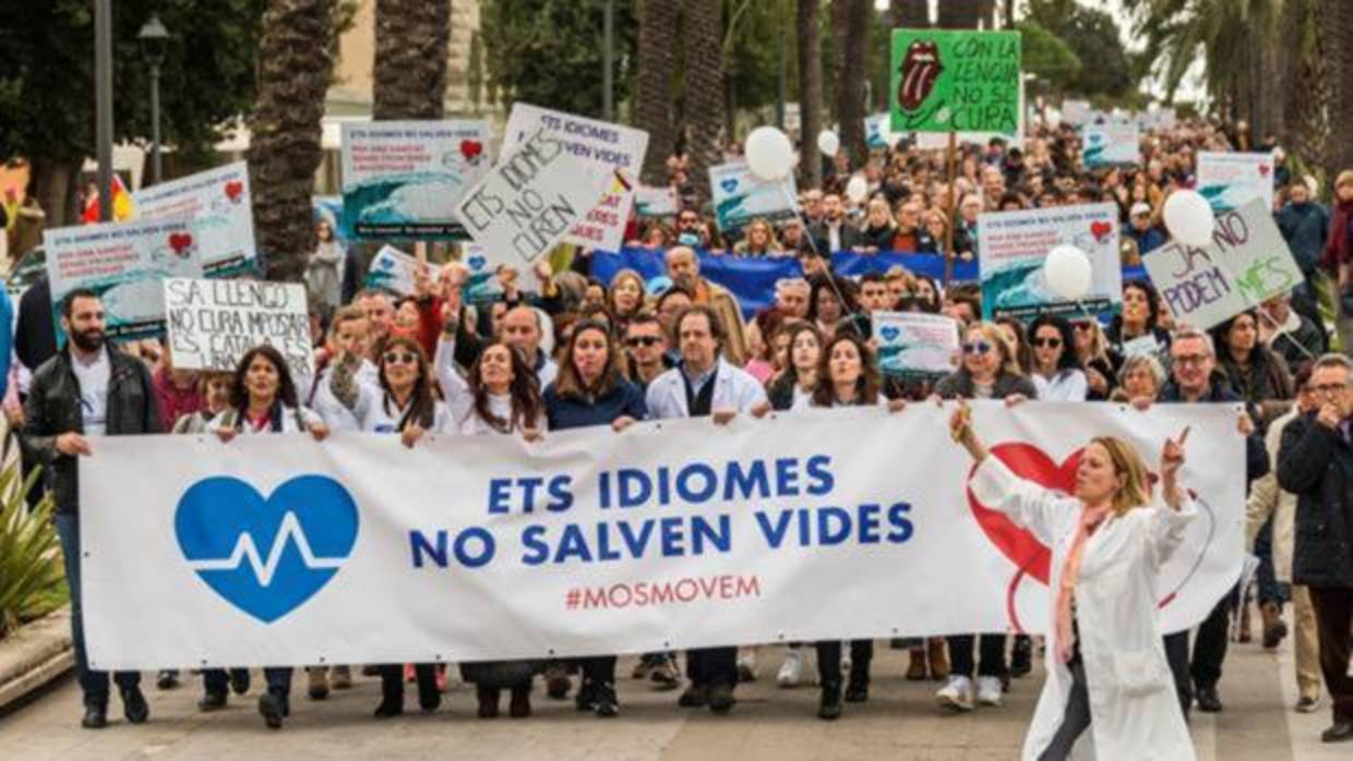 Manifestación en Baleares contra la exigencia del catalán para trabajar en los hospitales