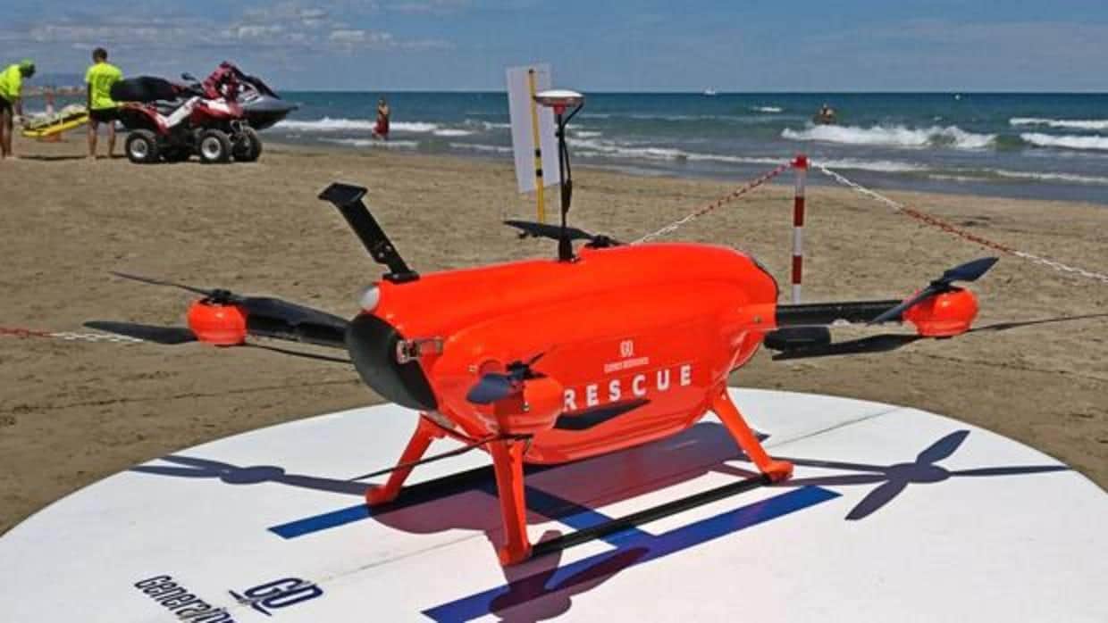 En la playa del Puerto de Sagunto (Valencia) los drones refuerzan la labor de los socorristas