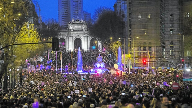 Más de 50 académicos se plantan y se comprometen a no participar en actos sin mujeres