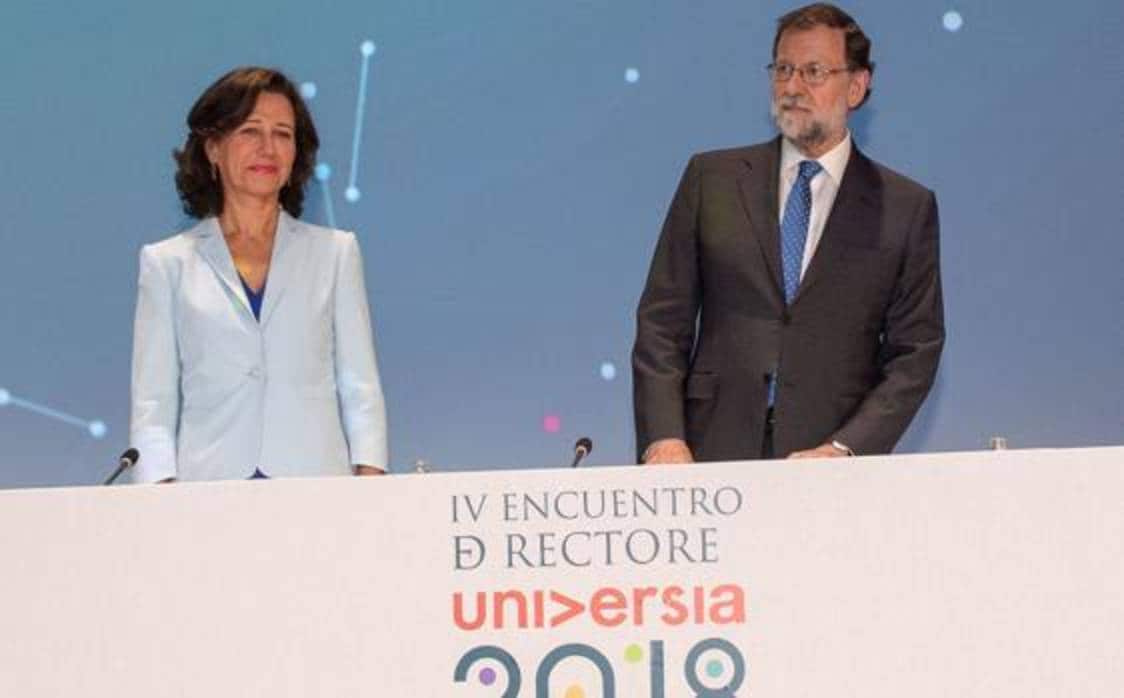 La preidenta del Banco Santander, Ana Botín junto al prsidente del Gobierno, Mariano Rajoy en Salamanca