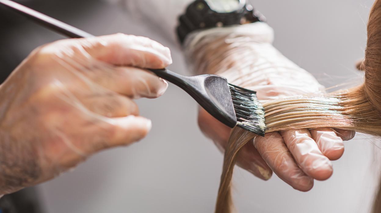 Crean un tinte duradero a partir de los deshechos del zumo de grosellas