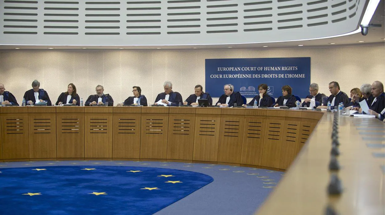Magistrados de la Gran Sala del Tribunal Europeo de los Derechos Humanos.