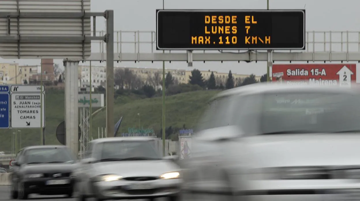 Ni el paisaje, ni los peatones... ¿qué es lo que más distrae al volante a los conductores españoles?