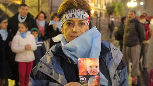 Argentina, dividida, aprueba despenalizar el aborto en el Congreso