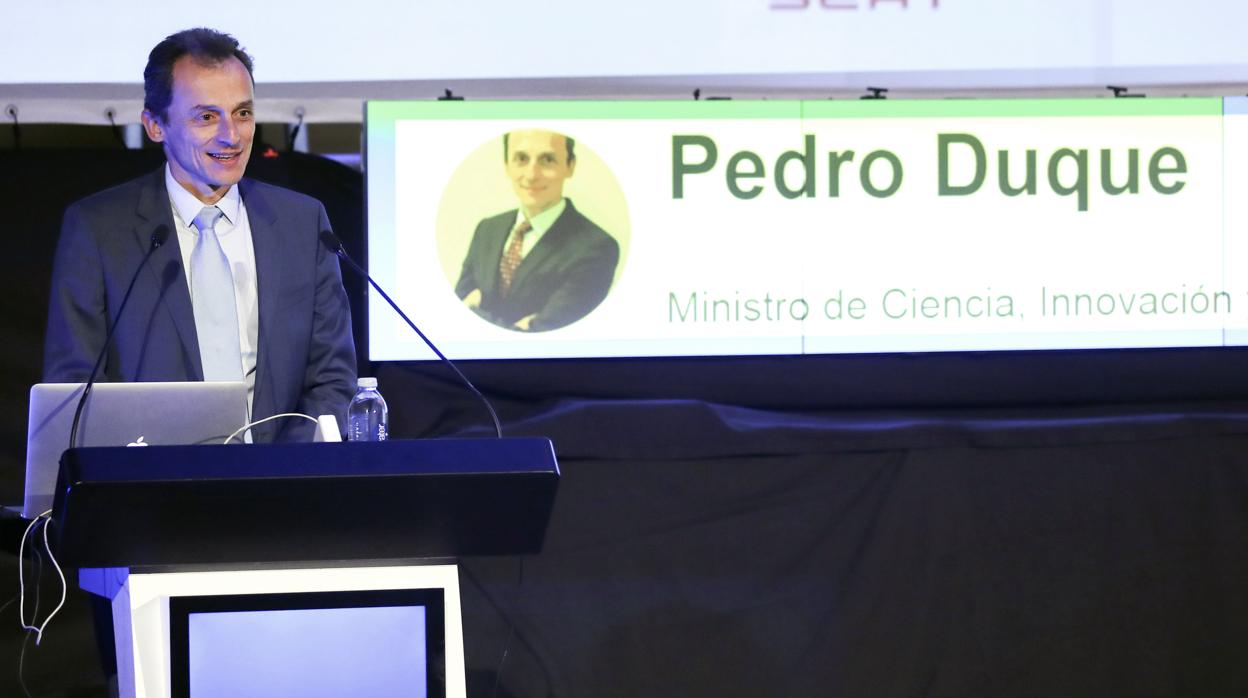 El ministro de Ciencia, Pedro Duque, ayer en Granada