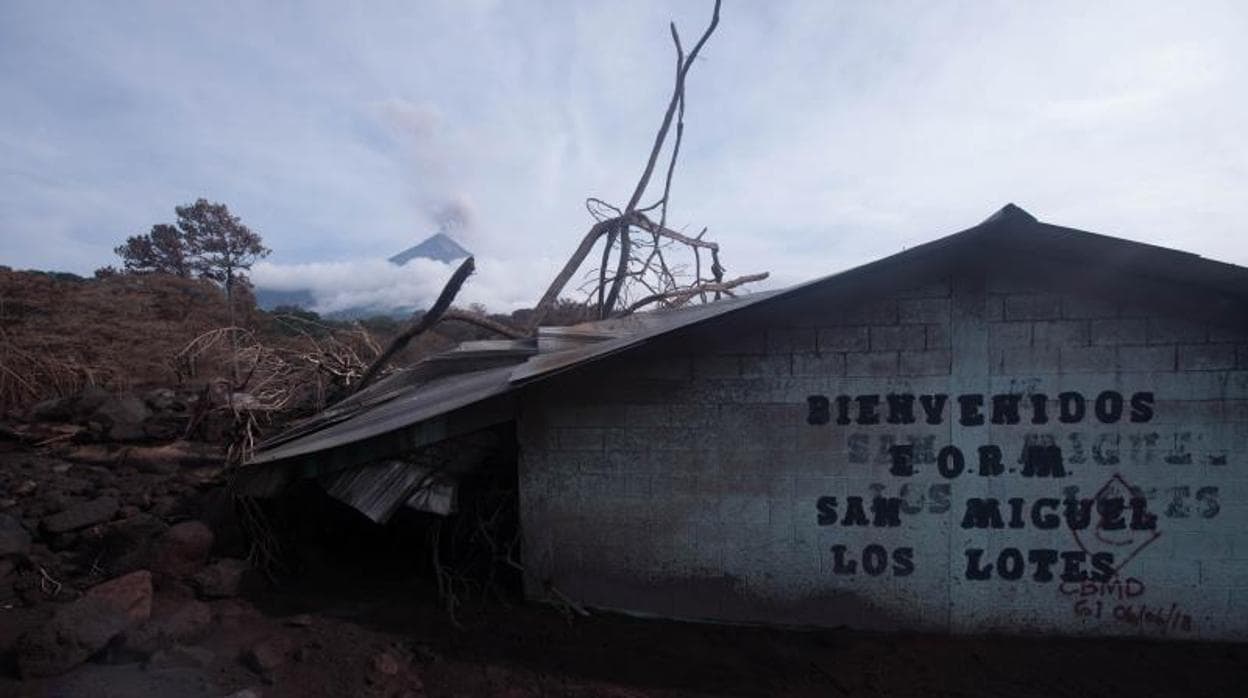 Escuela en el área afectada tras la erupción del Volcán de Fuego, en la aldea San Miguel Los Lotes