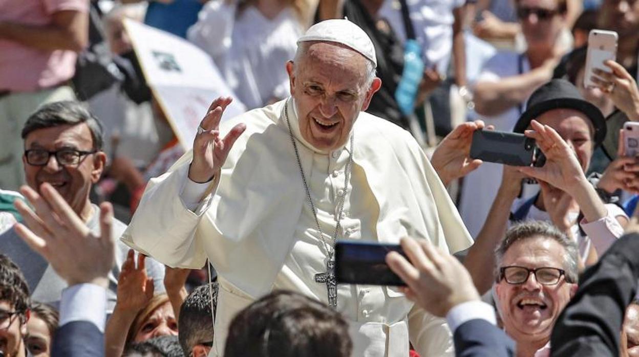 El Papa anima a los que salvan las vidas de los inmigrantes en el Mediterráneo a «ser testigos de esperanza»