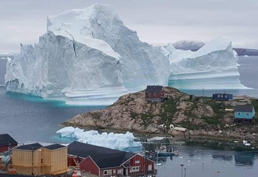 Un iceberg gigante amenaza con destruir un pueblo de Groenlandia