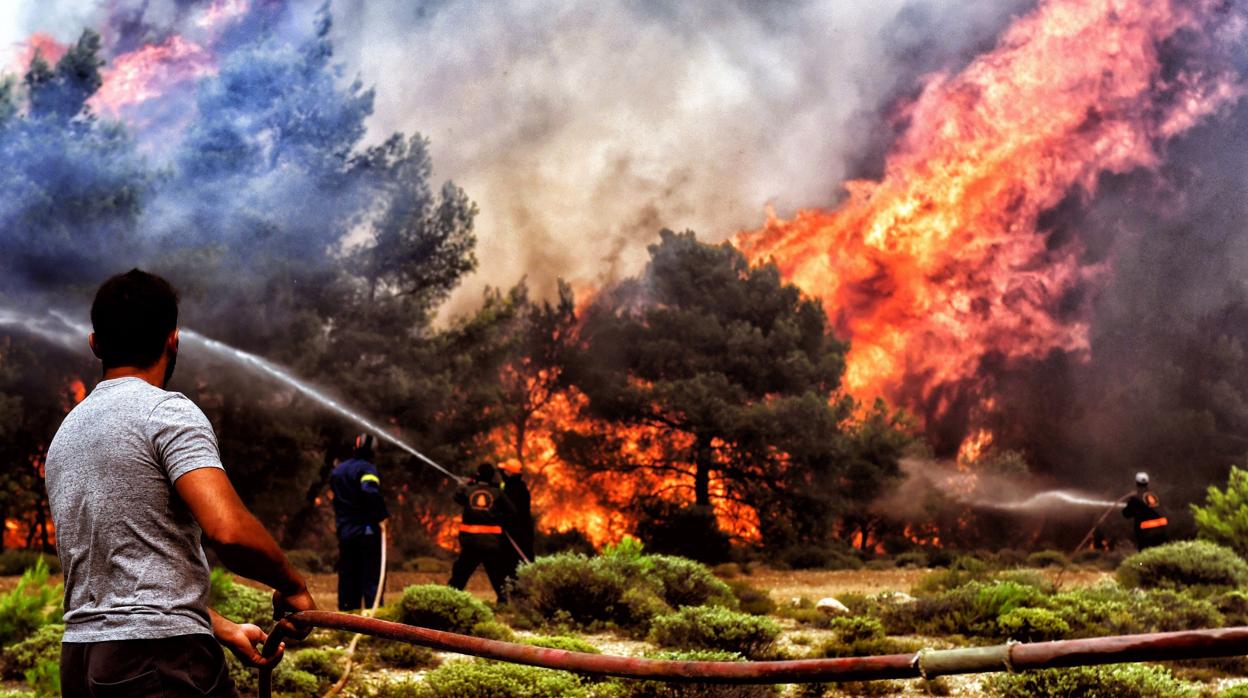El Gobierno griego responsabiliza a los ciudadanos del desastre de los fuegos